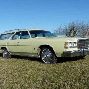 Ford Ltd Country Sedan