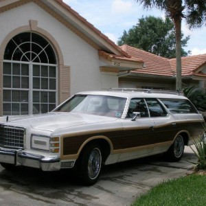 1975 Ford Ltd Country Squire