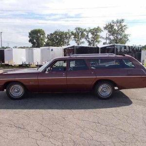 1971 PLYMOUTH FURY SUBURBAN