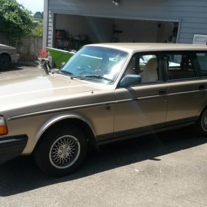 MyGold1991Volvo240WagonBaskingInTheSun