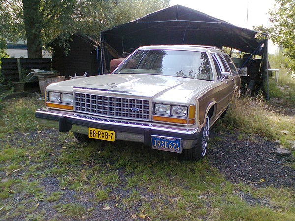 1986 Ford LTD Country Squire